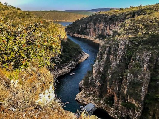 Capitólio; passeio de lancha; canyons de Furnas