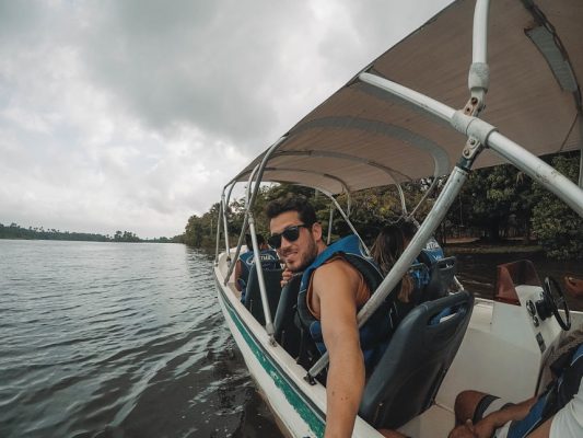 Passeio de barco no rio preguiça