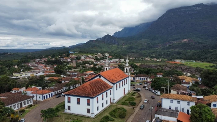Vista aérea da praça de Catas Altas
